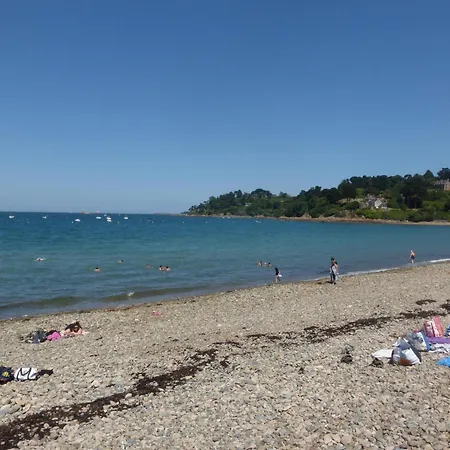 Comfortable With Garden, Near Hébergement de vacances Paimpol
